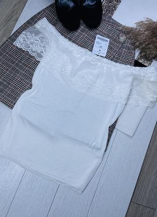 Новая белая трикотажная блуза m блуза с кружевом