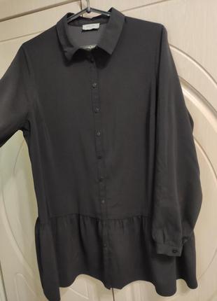 Чорна блуза з воланом з довгим рукавом р.52/uk16