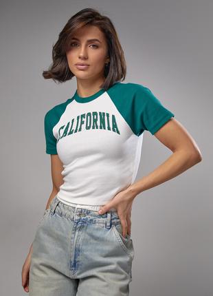 Укороченная футболка в рубчик с надписью - зеленый цвет, L