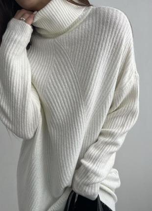 Молочный свитер amisu