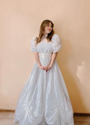 Винтажное свадебное платье с объемными рукавами
