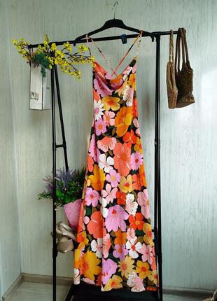 Платье с цветочным принтом оригинальное длинное