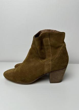 Замшевые коричневые ботинки низкие козаки