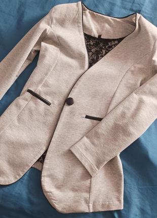 Пиджак серый с кожаными вставками