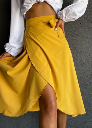 Красивая летняя юбка длиной миди на запах под пояс желтый