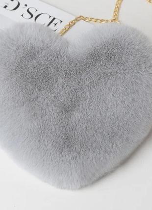 Женская меховая сумка в форме сердца 25х20 см Серая