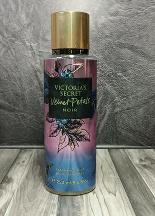 Парфюмированный спрей для тела Victoria`s Secret Velvet Petals...