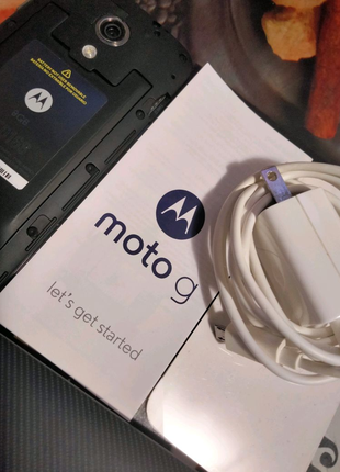 Продам оригинальный мобильный телефон Motorola Moto G