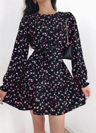 Нежное платье в цветочный принт с воланом по низу черный