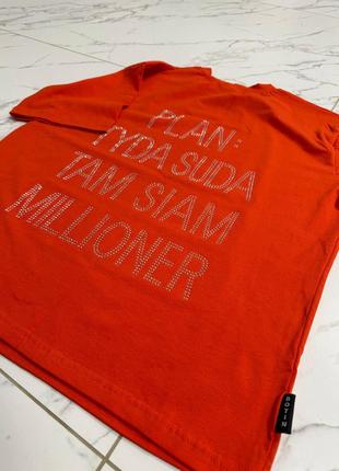 Стильная футболка с красивой надписью на спине из страз оранжевый