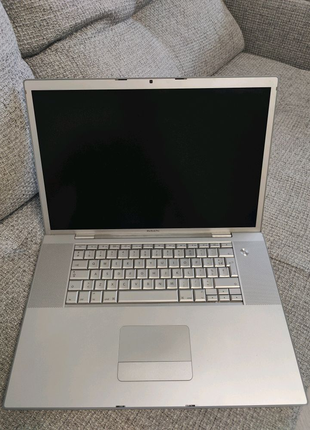 MacBook pro 17 a1261