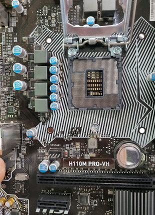 Нерабоча Материнская плата MSI H110M PRO-VH
Socket Intel LGA 1151