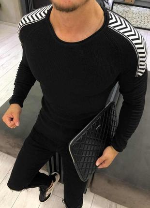Мужской свитер черный с принтом на плечах Турция