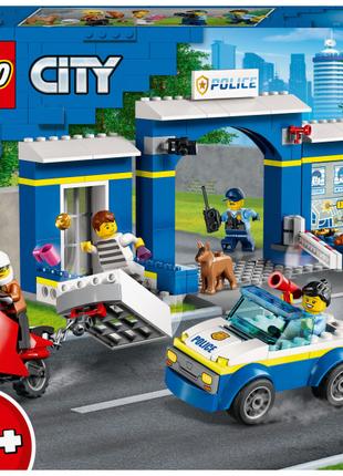 Конструктор LEGO City Переслідування на поліцейській дільниці ...