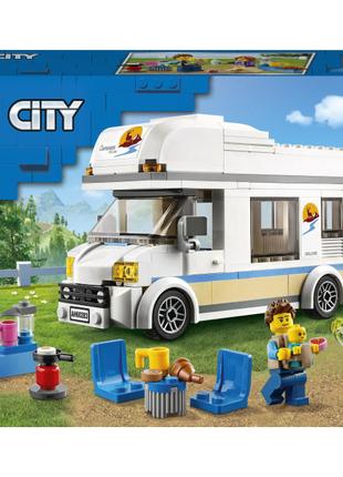Конструктор LEGO City Канікули в будинку на колесах (60283)