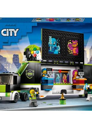 Конструктор LEGO City Вантажівка для ігрового туру (60388)