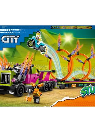 Конструктор LEGO City Завдання із каскадерською вантажівкою та...