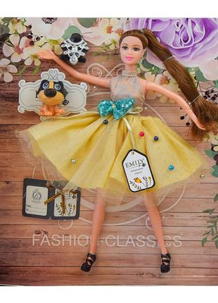 Лялька Emily Шатенка із зеленим бантом на жовтій спідниці (QJ0...