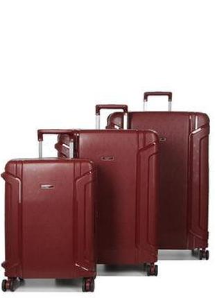 Комплект чемоданов из полипропилена c замками -защелками Больш...