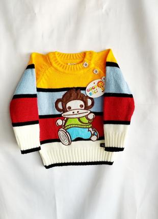 Легкий светр із круглим вирізом на застібці та аплікацією