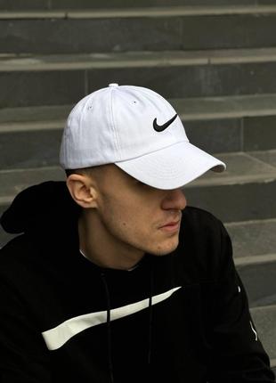 Мужская белая кепка Nike NSW