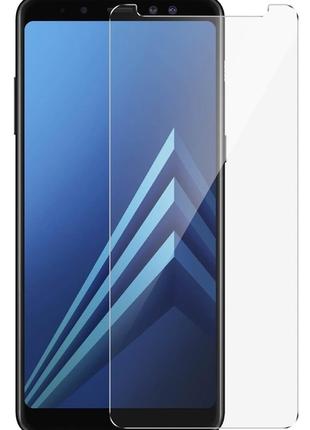 Закаленное защитное стекло на Samsung A8 (2018) / Без рамки / ...