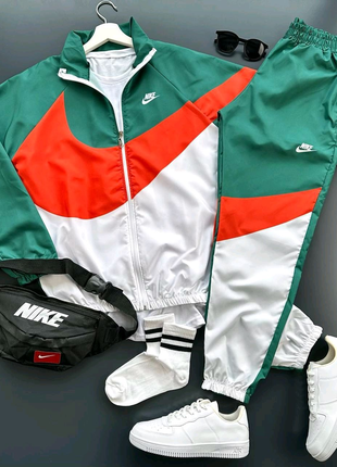 Спортивний костюм від Nike(вітровка + штани)