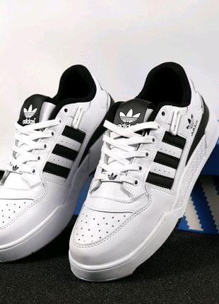 Чоловічі кросівки Adidas білі з чорними полосками 40-44 Мужские к