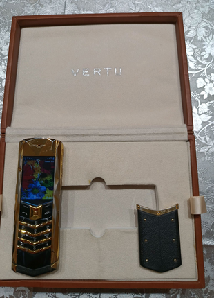 Телефон Vertu Signature- Gold / black