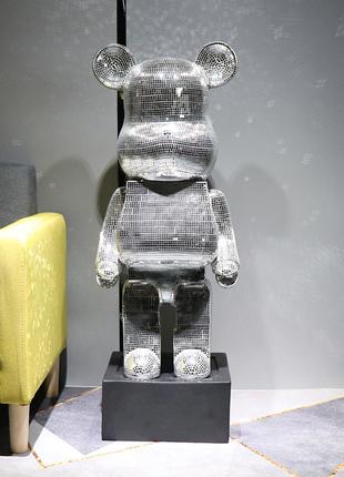 Фигурка Bearbrick серебряного цвета на подставке SUPREME 155 с...