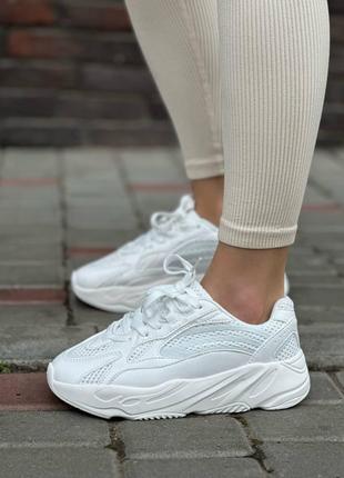 Жіночі білі стильні кросівки