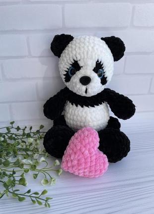 Вязаная игрушка мишка панда