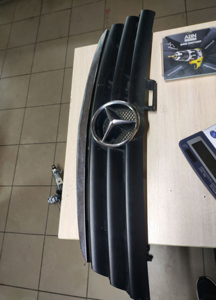 Решітка радіатора Mercedes A-169, W169 , A1698800983, A1698801583
