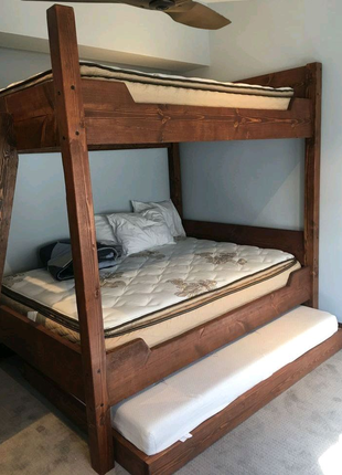 Ліжко двоповерхове з цільного дерева