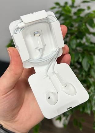 Нові навушники Apple EarPods Lightning