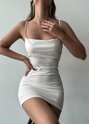 Идеальное мини платье на бретелях белый