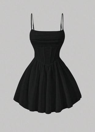 Нежное мини платье на бретелях с расклешенной юбкой черный
