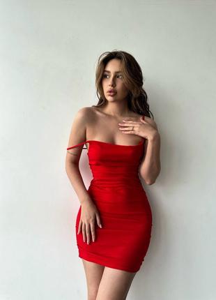 Идеальное мини платье на бретелях красный