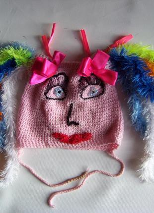 Розовая вязанная с люрексом шапка-девочка с пушистыми хвостами...