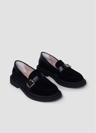 Жіночі замшеві туфлі з пряжкою чорні