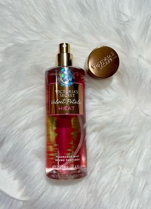 Victoria's Secret Velvet Petals Heat міст