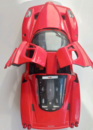 Колекційна модель maisto Ferrari Enzo в масштабі 1:24 в хорошому