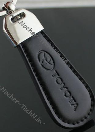 Кожаный брелок для ключей с логотипом Toyota