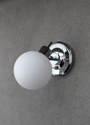 Бра светильник на стену с поворотным плафоном шаром IZI