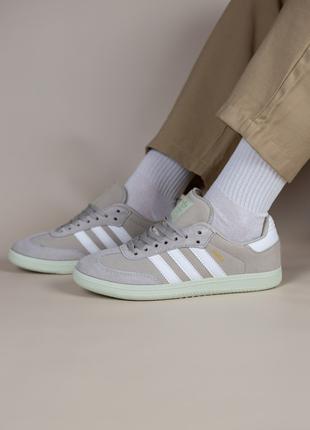 Женские кроссовки Adidas