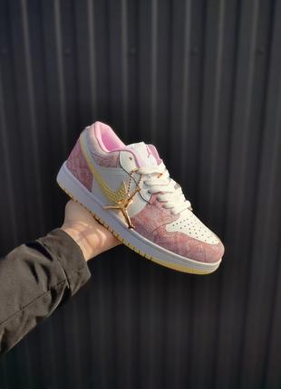 Женские кроссовки nike air jordan retro 1 low multicolor