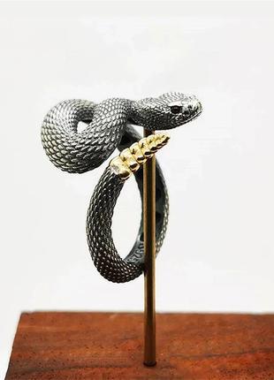 Премиум кольцо черная Гремучая Змея с закрытой пастью и золото...