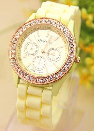 Часы женские Geneva Fashion beige (бежевый)