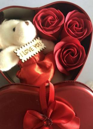 Подарунковий набір для дівчини З трояндами