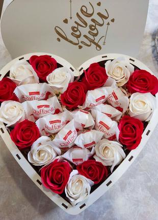 Подарунковий набір із цукерок Raffaello і троянд для дівчини  ar7